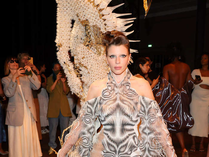 Julia Fox looked mesmerizing at the Iris Van Herpen fashion show.