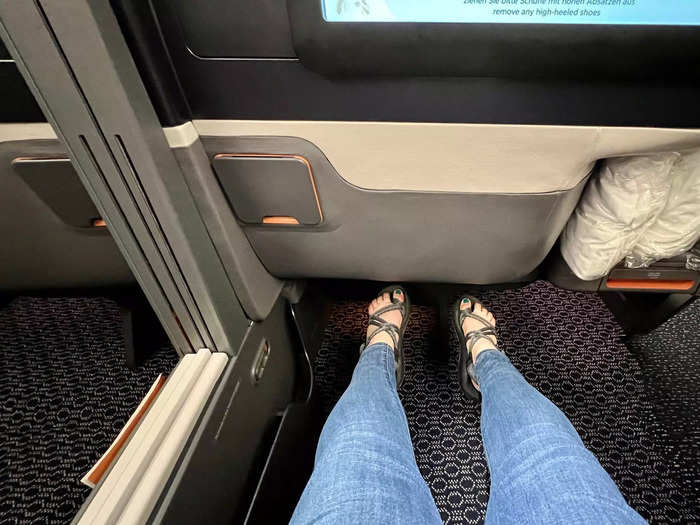 Testing out the seat, I immediately noticed the amount of space available. I was easily able to stretch my legs fully out with plenty of room to spare.