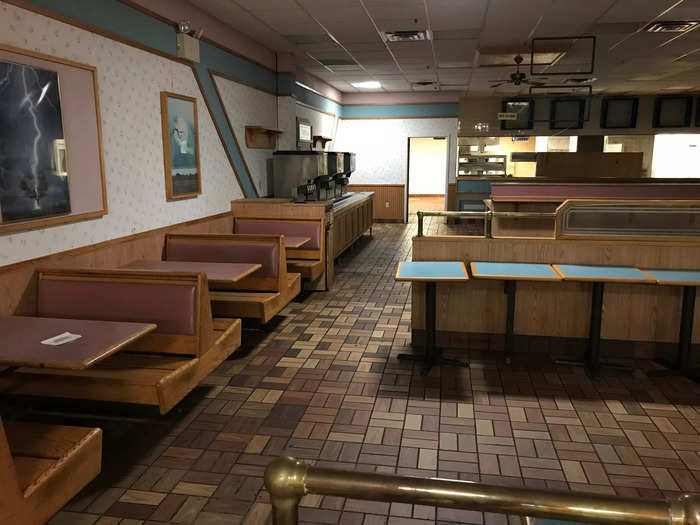 In photos and a video touring the restaurant, which opened in 1987, the space looks like it has barely been touched since it closed. The dining room, which is kitted out with booths, is still furnished ...