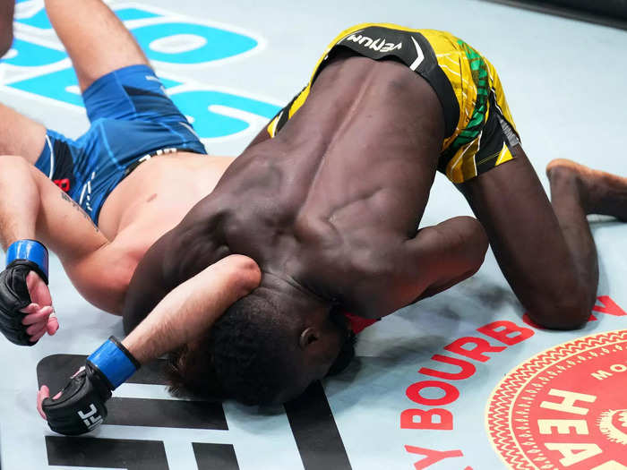 Featherweight fighter David Onama sent his opponent Garrett Armfield to sleep.