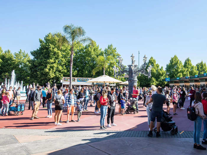 Queue times vary, depending on what days you visit, but the queues tend to move quickly. There could be a 60-minute queue for Silver Star, but you rarely get held in one spot for too long.