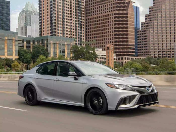 6. 2022 Toyota Camry Hybrid LE: 52 mpg