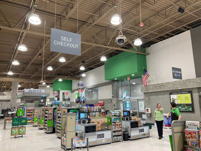 Publix had both cashiers and self checkout, which kept lines short.