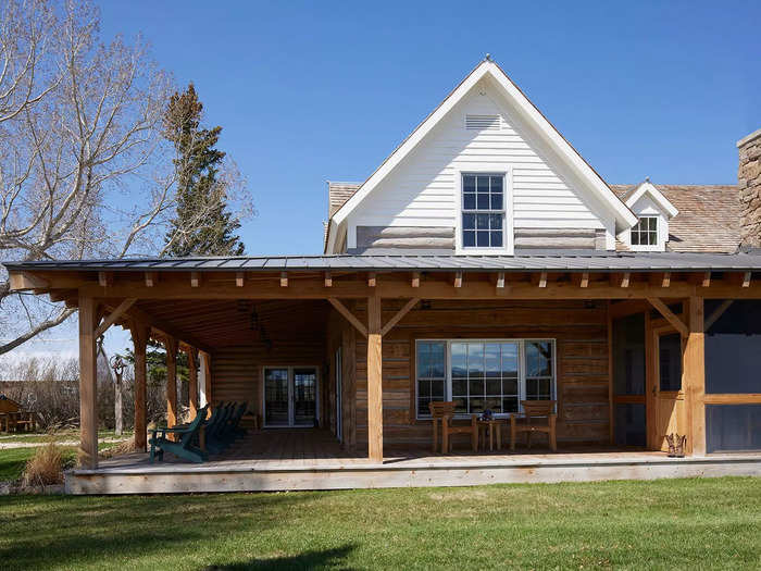 Set by the New Fork river, a huge wrap-around porch offers plenty of outdoor space.