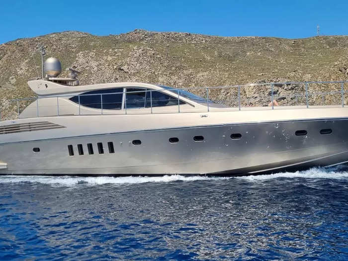 The yacht has capacity for 20 people and is intended for full-day excursions.