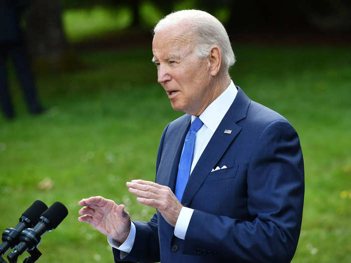 Biden tests positive for COVID-19 and is experiencing 