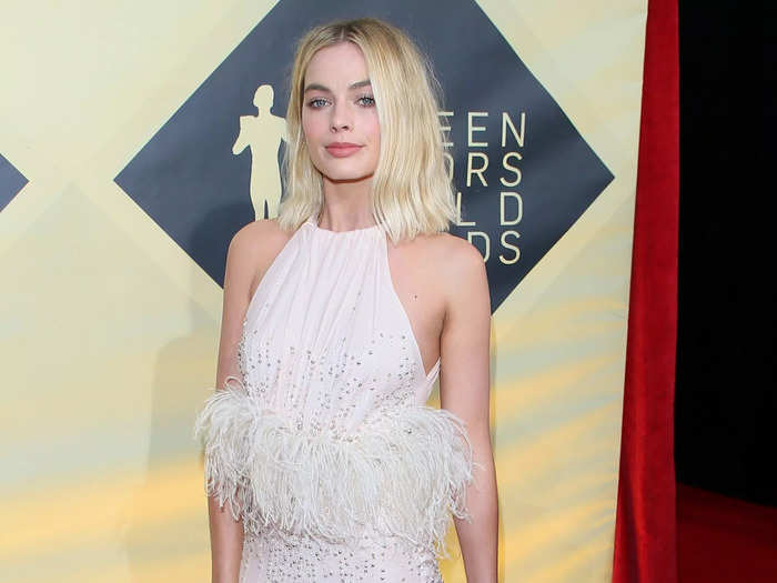 At the 2018 SAG Awards, Robbie opted for a pale-pink embroidered halterneck gown with a feather trim on the waist.