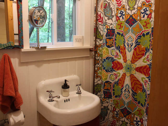 There was a small bathroom sink that worked perfectly for one person.