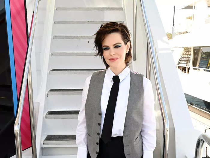 Emily Hampshire stunned in menswear and sharp eye makeup.