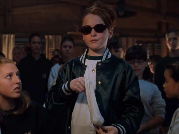 Her twin Hallie, on the other hand, has an edgier style. Her entrance into the late-night poker game in a bomber jacket, mean-girl shades, and a piecey ponytail remains iconic.