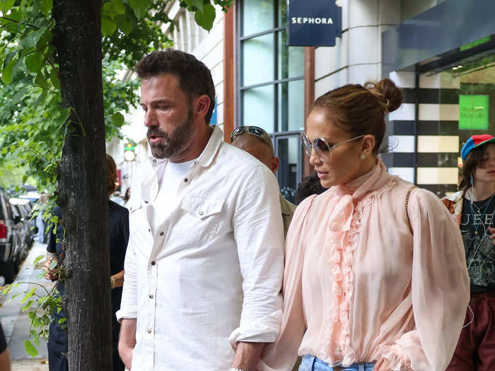 While shopping with Affleck, Lopez was spotted in a ruffled peach shirt with a pussy-bow necktie.