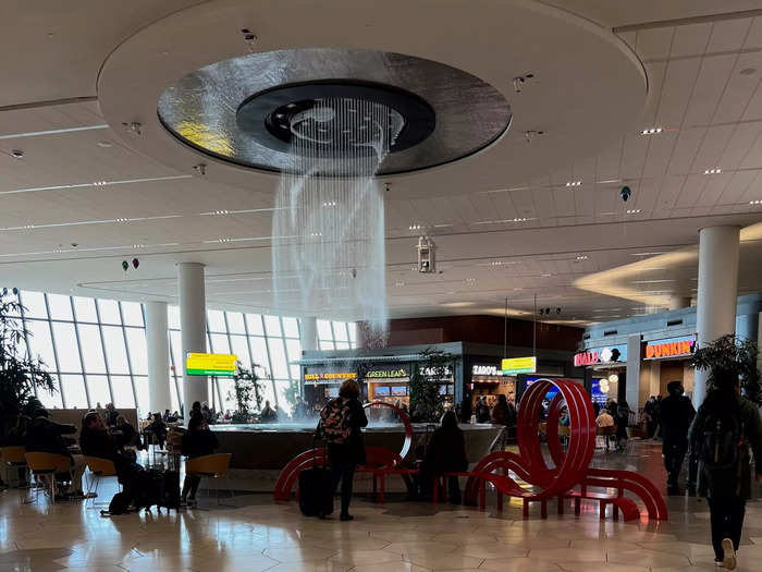 The food court had a large fountain and plenty of sitting areas.