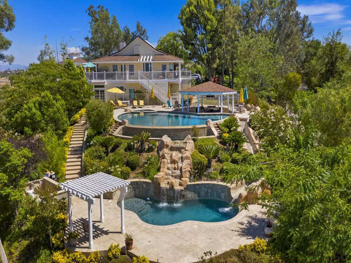 This pool built on top of a hill in Temecula, California is available to rent for $87.30-$97/hour.