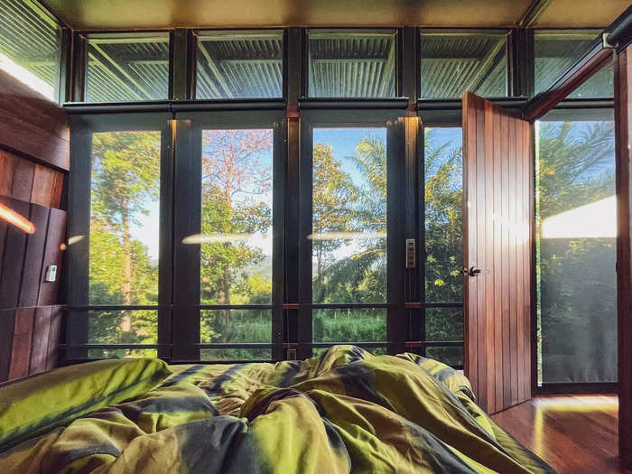 The bedroom had a spectacular view of the jungle and mountains thanks to the floor-to-ceiling glass windows. I had complete privacy and didn