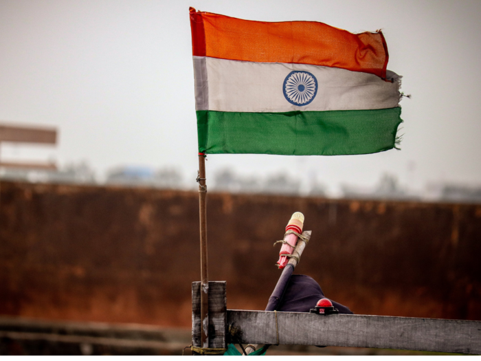 Can the National Flag be displayed at homes?