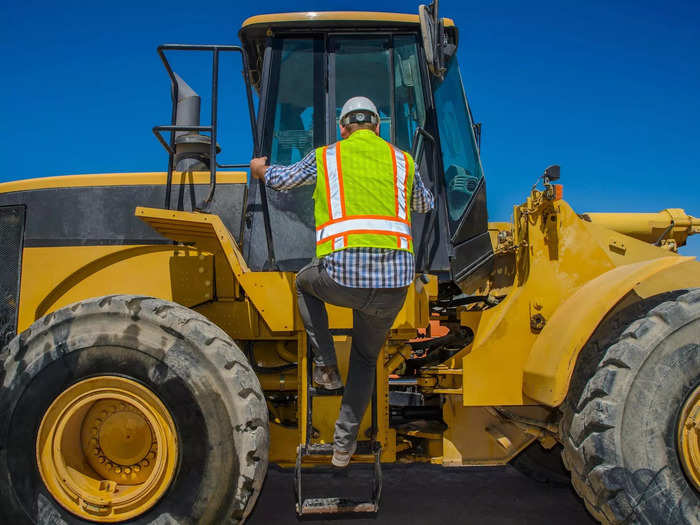 Illinois: Operating engineers and other construction equipment operators