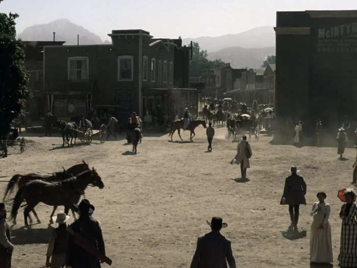 Now onto the most detailed set project of "Westworld" season four: the renovation of the massive Sweetwater set into a 1920s Chicago theme park.