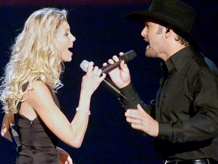 July 2000: Hill and McGraw went on tour together.