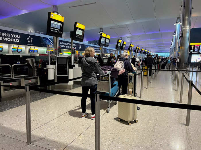 However, I did stop by to see if the counter was busy, and it was surprisingly tame. Plenty of kiosks were open, and the bag drop line was short. This was probably because I arrived so early.