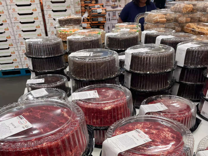 8. The Costco bakery section was also a highlight. The bakery is filled with a range of freshly baked goods, featuring everything from pastries to biscuits — we also counted eight kinds of cakes.