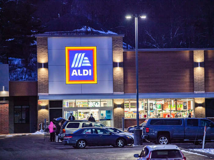 We visited Aldi store in the US and the UK to see how many basic groceries we could purchase for $25 in each country.