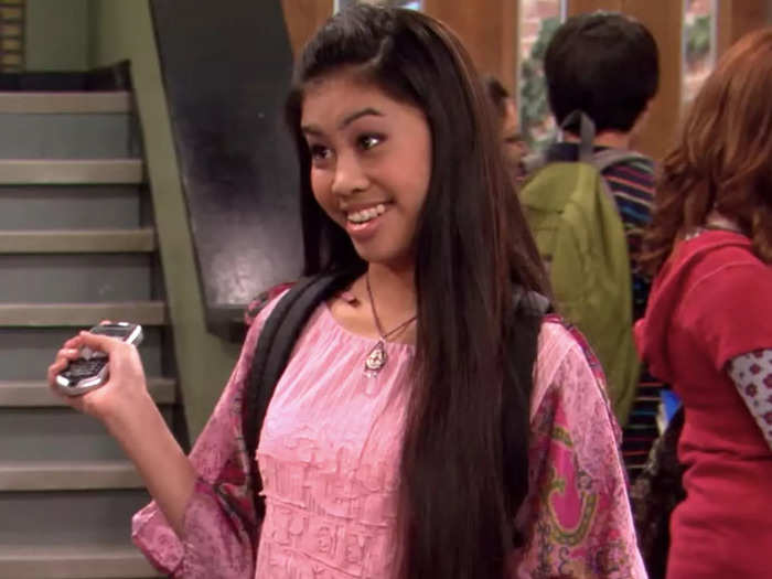 Ashley Argota, who starred on fellow Nickelodeon show "True Jackson, VP" played a gossiping teen at school.