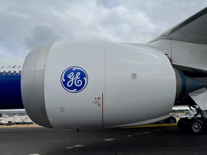 The plane is powered by two large GE9X engines made by General Electric. A Boeing 737