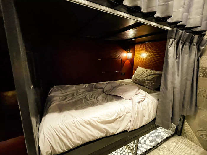 The sleeping pod was surprisingly spacious. In addition to the double bed, there was also a small lamp, which was helpful for getting ready early in the morning when the dorm lights were still off.