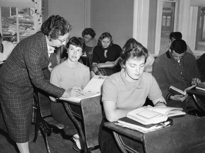 1958: Virginia public schools closed to protest integration, forcing students to learn in improvised classrooms.