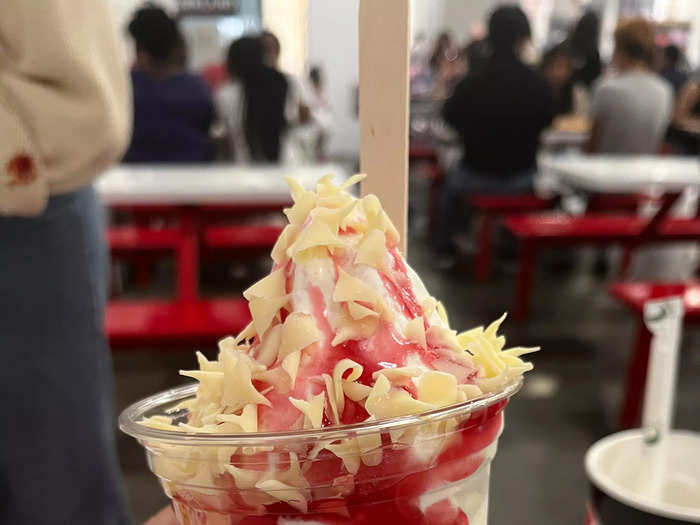 Costco had a limited selection of desserts in the food court. The best one was its £1.70 ($2) strawberry ice cream sundae, although the white chocolate flakes and sauce made it sickly. We also thought the portion was oversized, so we gave it 5/10.