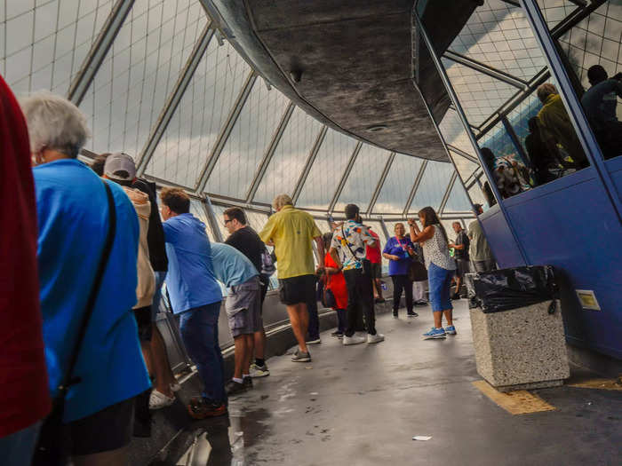 And most of the Skylon Tower deck was filled with people, so I had to wait for people to leave to get a front-row spot.