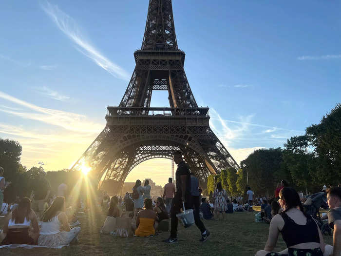 France is fine with people drinking in public as long as they