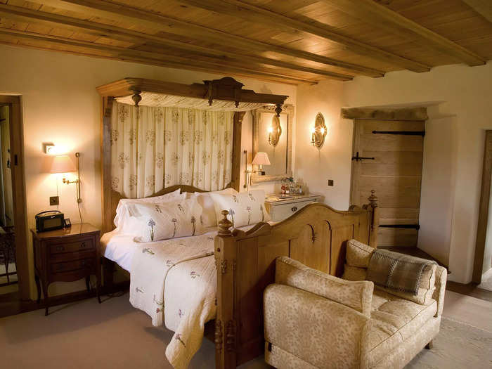 Each of the bedrooms was designed differently. Pictured below is the Ruthven Suite on the second floor, with a king-sized bed, a writing table, a dressing room, and a bathroom.