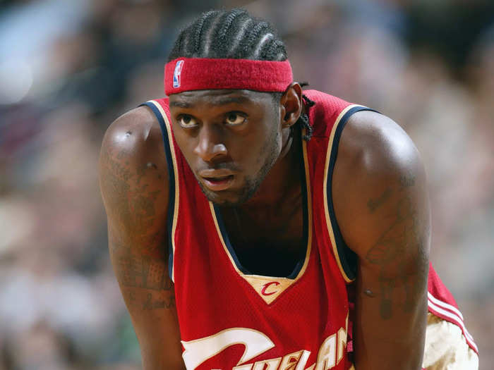 Darius Miles averaged 9 points per game in 37 games, but was traded midseason to the Blazers.