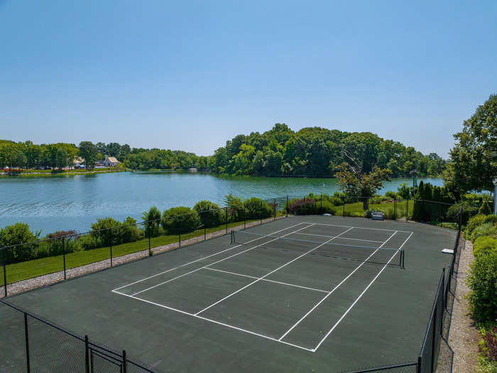 But no Greenwich estate is truly complete without a private tennis court.