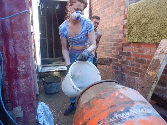 Just as she was about to begin her renovation, the pandemic struck and the UK went into lockdown. Unable to find builders within her budget, Sharples decided to take on the bulk of the work herself.