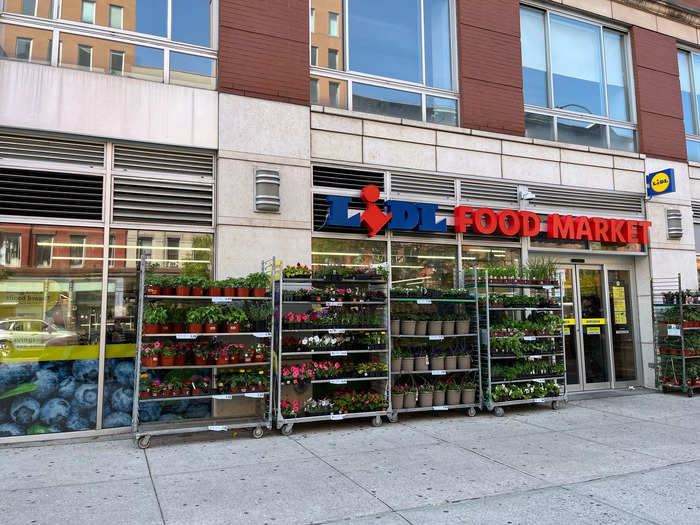 The Lidl we visited in Harlem was a completely different store format. It was in a busy urban area, nestled between a Starbucks and a Chase Bank branch, and didn