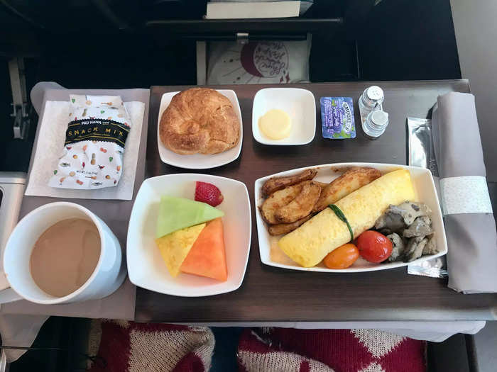 Hawaiian Airlines still offers complimentary meal service in the main cabin.