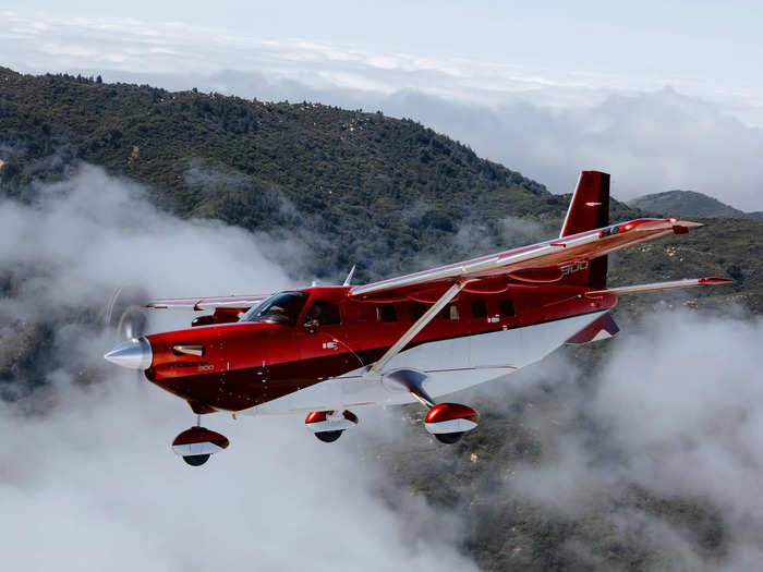 However, the aircraft can fly up to 25,000 feet and the Kodiak 900 has supplemental oxygen for those flights. According to Brown, the unpressurized cabin makes the plane less complex, reduces metal fatigue, and lowers its overall operating costs.