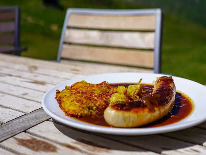 After some rest, I woke up the next morning itching for Swiss baked goods or a Swiss-inspired brunch like a rösti, which is a shredded potato dish.