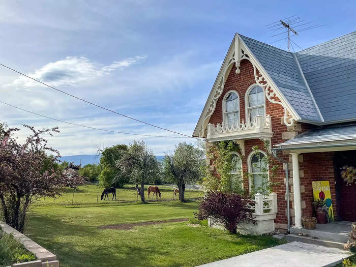 Other homes had a strong Swiss influence with chalet-style exteriors, gabled roofs, and ornate overhanging eaves.