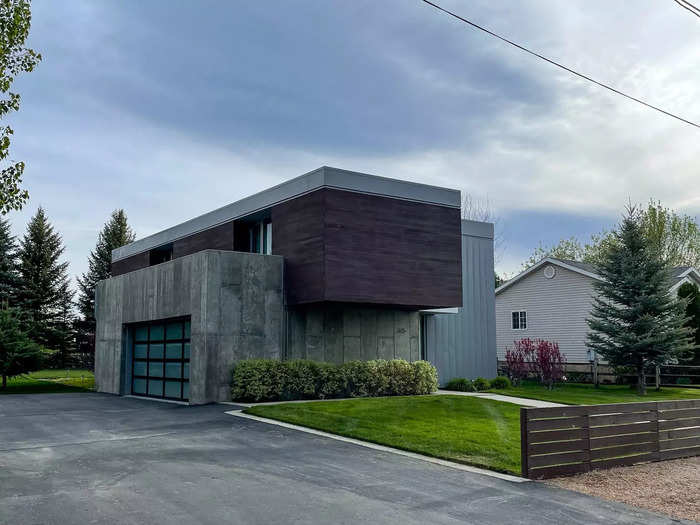 Some were modern homes with sharp edges, cement exteriors, and unique shapes.