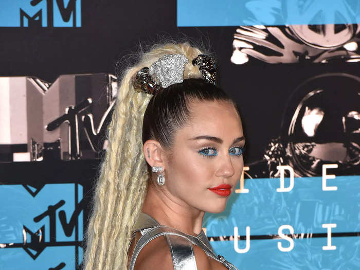 Miley Cyrus attended the 2015 VMAs with her hair in dreadlocks, which led to some fans calling her out for cultural appropriation.