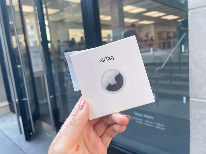 Both airline employees and frequent travelers have recommended using the small Apple device to keep track of checked luggage while flying.