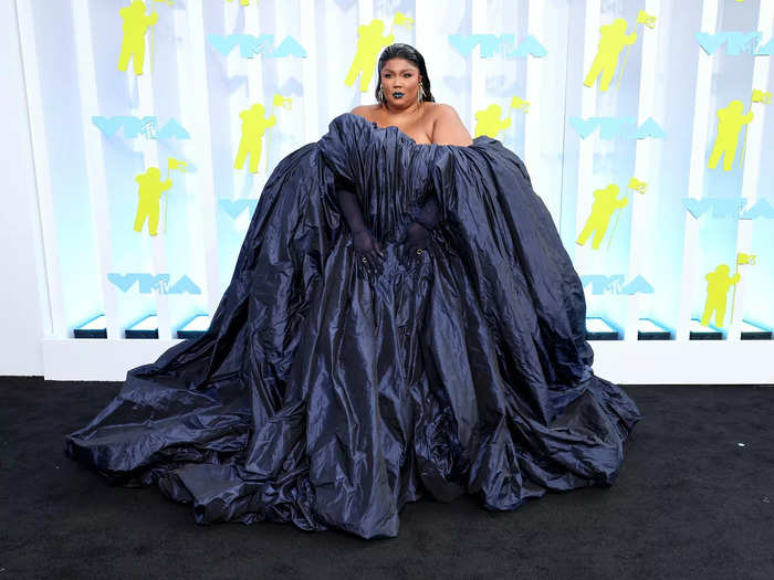 Lizzo easily made one of the most dramatic entrances of the night with her haute couture Jean Paul Gaultier gown.