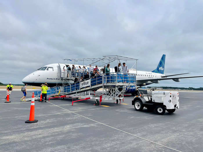 Soon enough, we quickly boarded the aircraft, an Embraer E190 with 100 seats. I was able to pick my seat in row 18 during check-in.