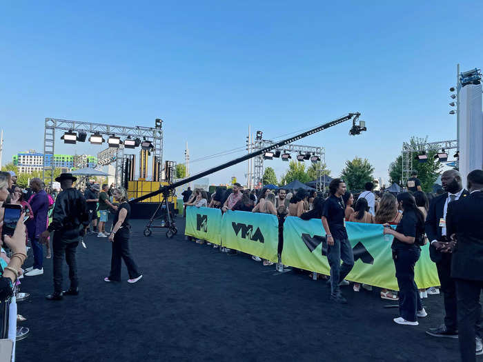 The evening began on the black carpet, with fans in the center and journalists lining the perimeter.