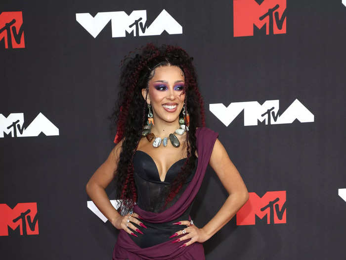 Doja Cat was styled in confusing accessories alongside her Vivienne Westwood dress at the 2021 VMAs.