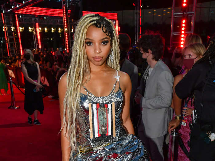 Chloe Bailey looked stunning at the 2021 VMAs but her all-silver metallic maxi dress seemed like a misjudged choice.