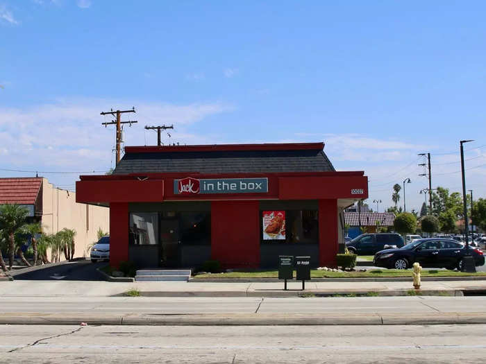 On my West coast fast food trip, I visited Jack in the Box to test it out and see how it compares to other chains.